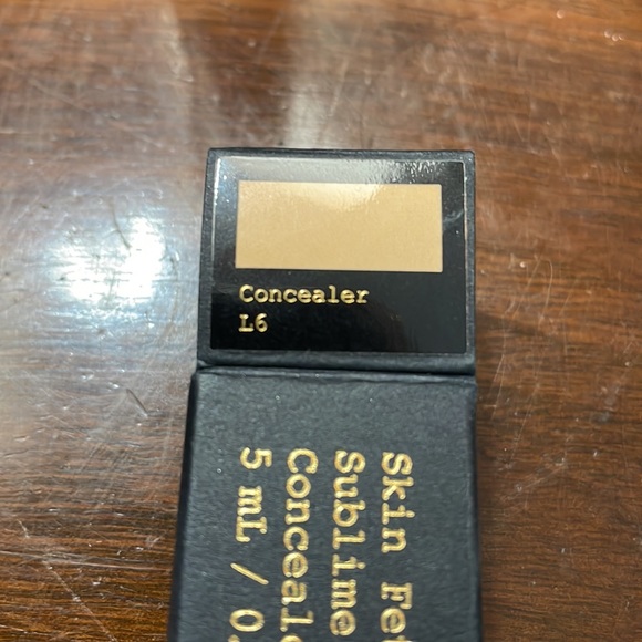 Pat Mcgrath Labs concealer in Light6. - Picture 4 of 4